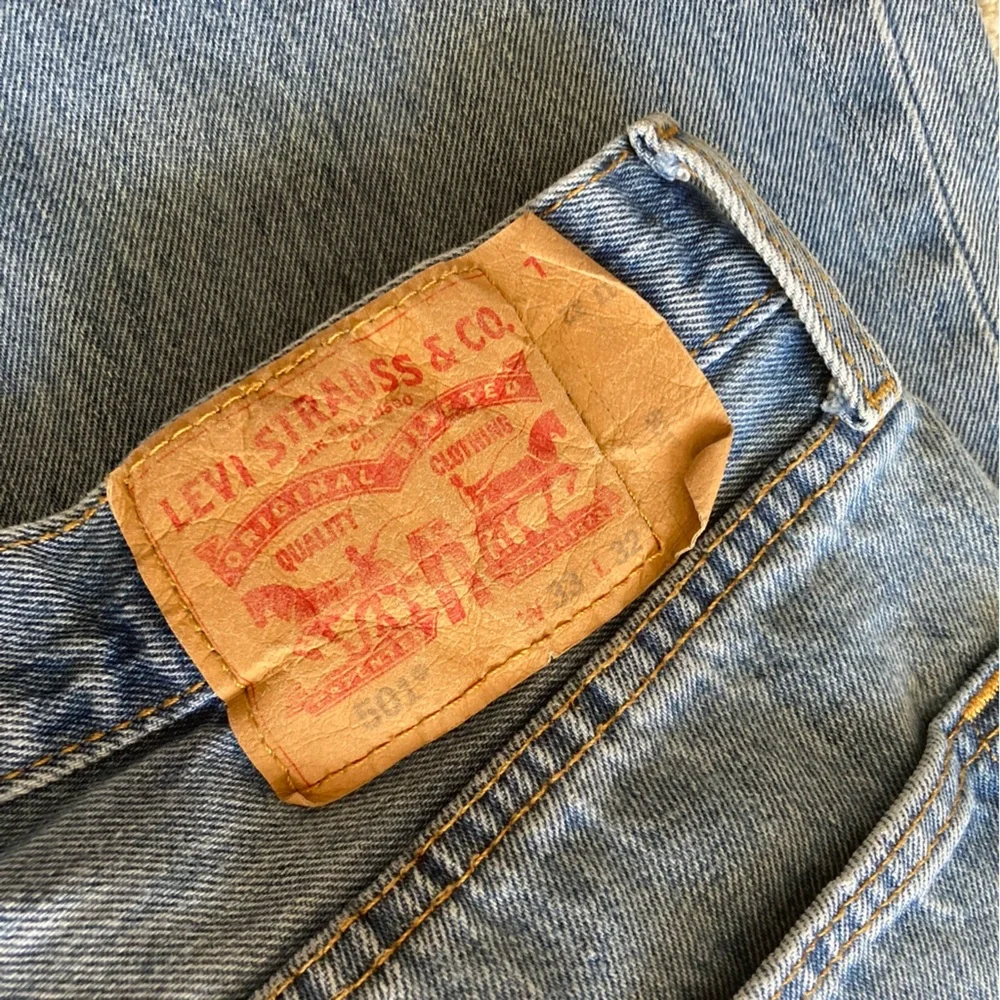 Levi’s 501 Jeans Men’s Size 33 x 32 Medium Wash Pants 100% Cotton Straight Leg